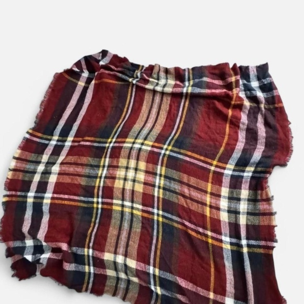 Blanket scarf with a checkered plaid design